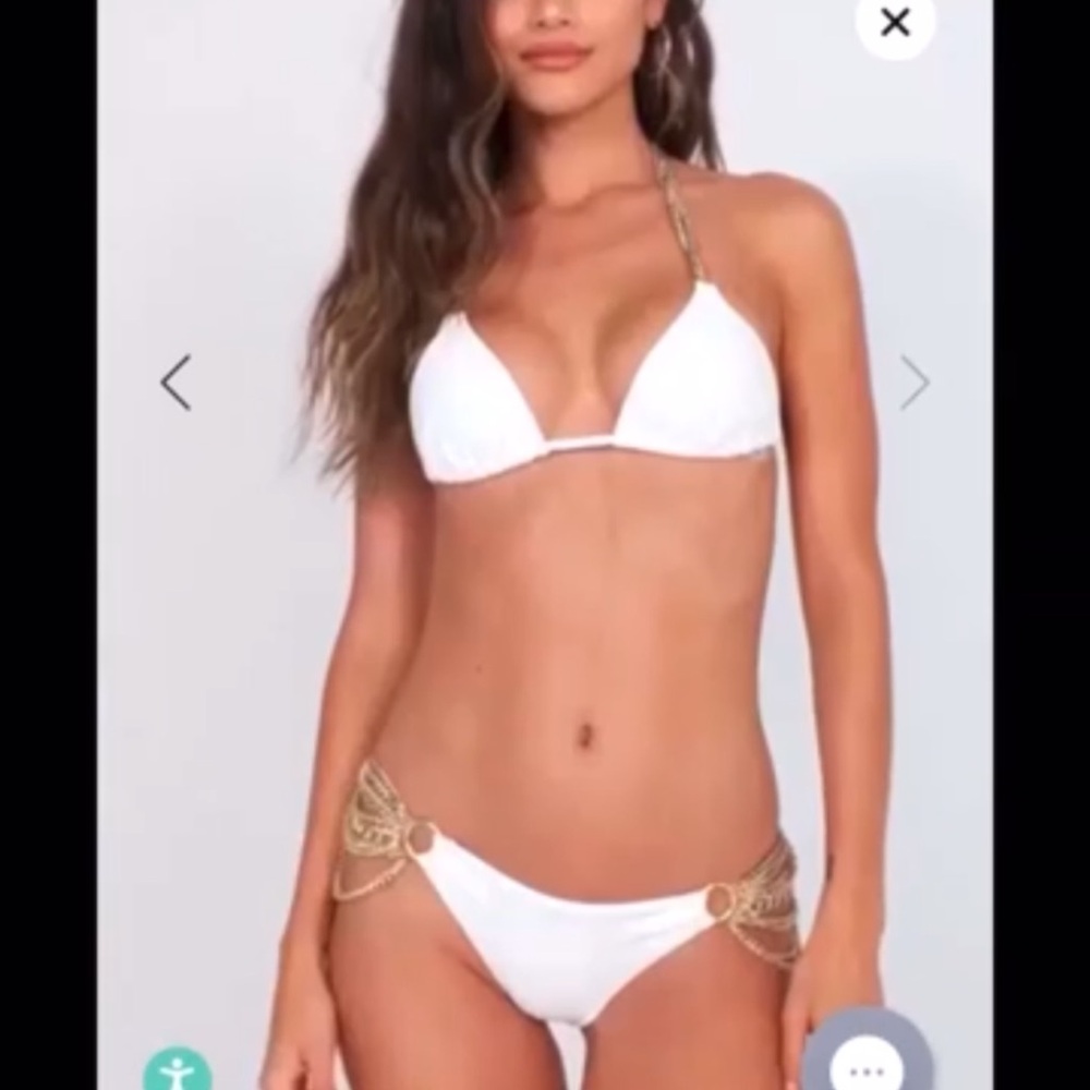 BEACH BUNNY Ball and Chain Gold Chain White
Scrunched Bikini Bottoms and top